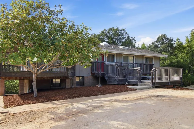 Photo 2 of 18 Middle Canyon Way B