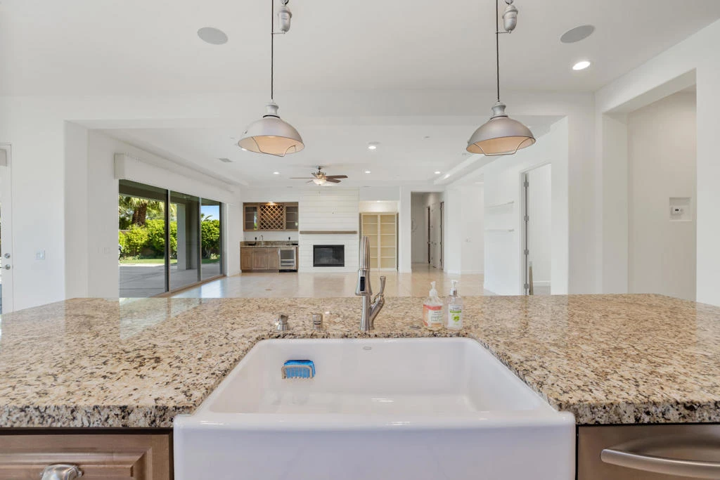 Interior 4