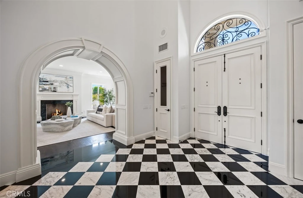 Interior 3