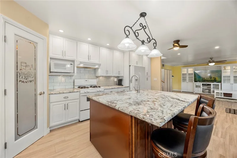 945 Glencliff