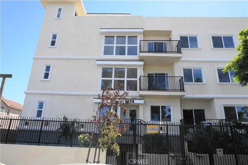 9126 Langdon Avenue 303 photo 2