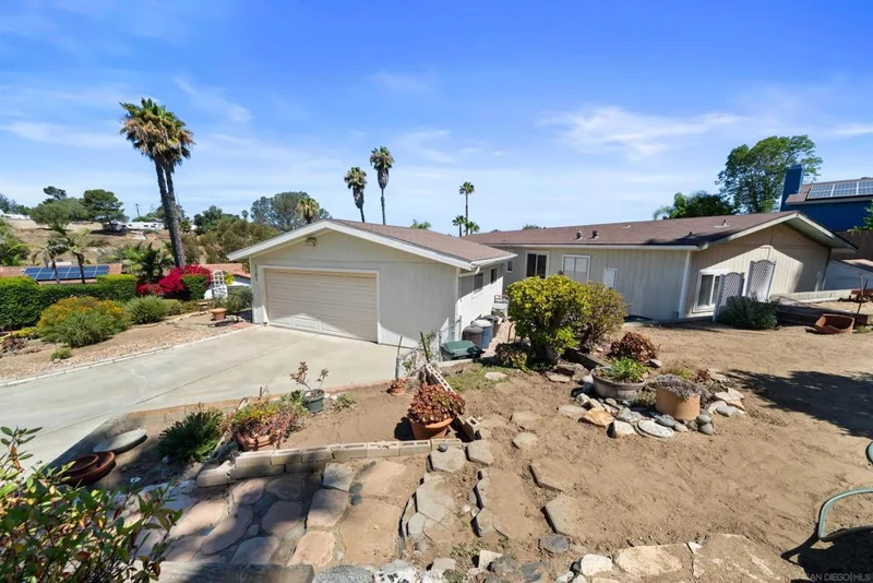 1121 Vista Bonita, Vista, CA 92083