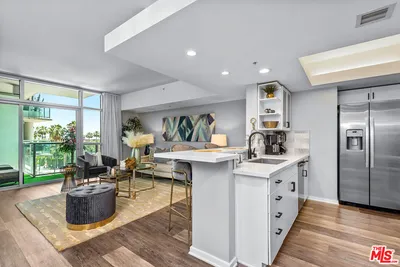 13700 Marina Pointe Drive 627 photo 2
