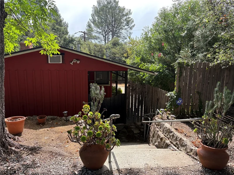 21313 Hillside Dr
