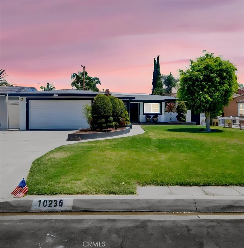 Photo 2 of 10236 Mattock Avenue