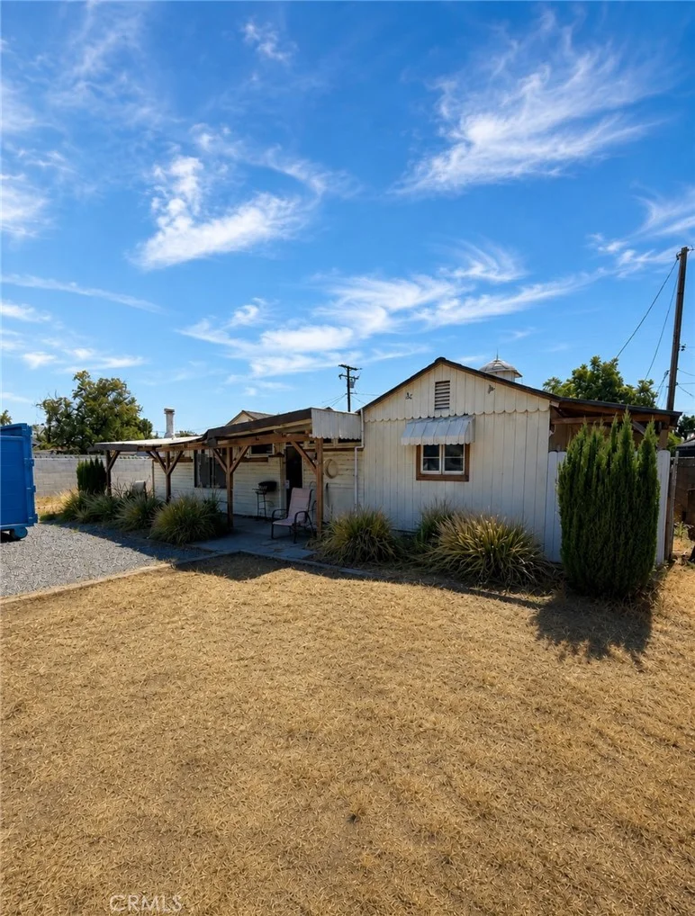 1082 S Santa Fe st
