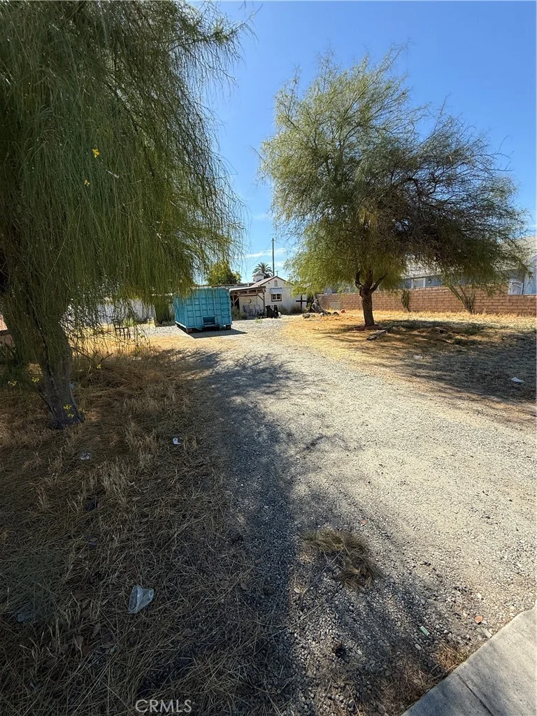 Photo 2 of 1082 S Santa Fe St