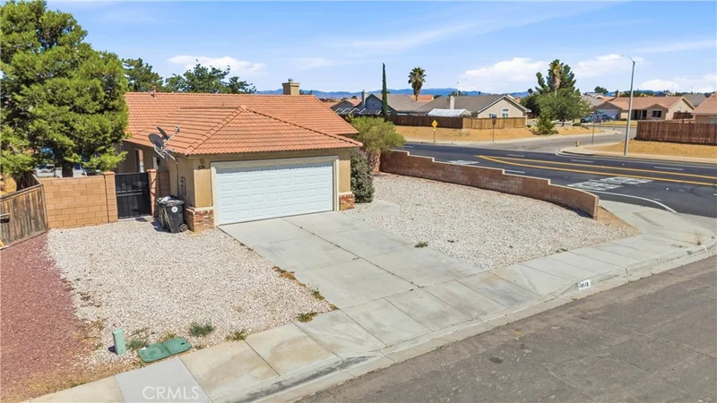 Photo 2 of 14513 Palm Street