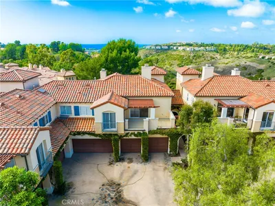 16 Savona Court
