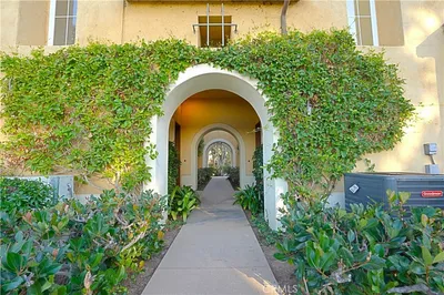 16 Savona Court photo 2