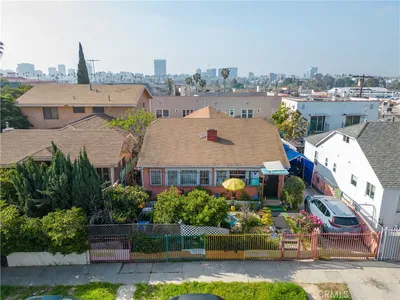 4452 Rosewood Avenue