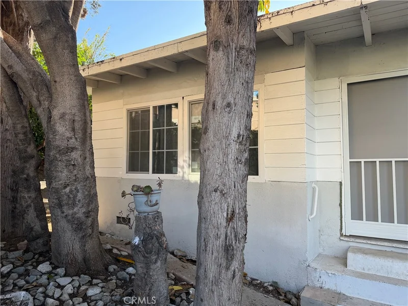 1369 Volney photo 2