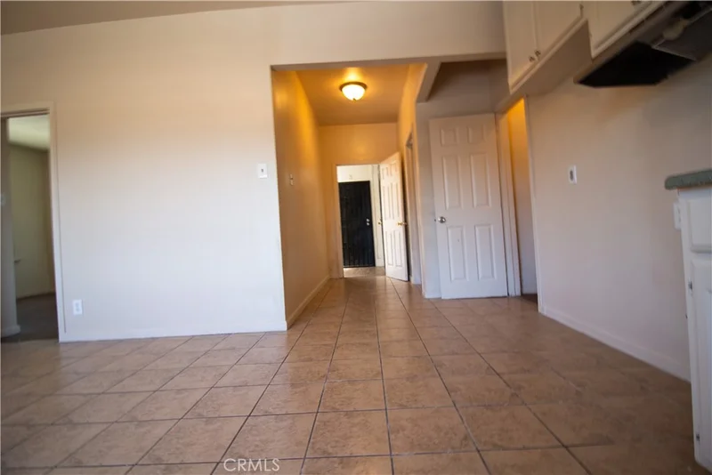 4529 S Vermont photo 2