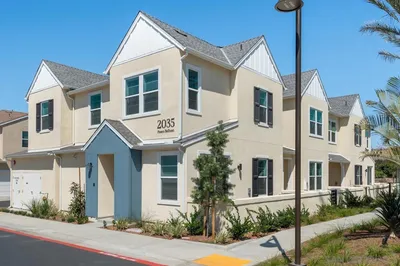 5015 Avenida Lugano #5 photo 2