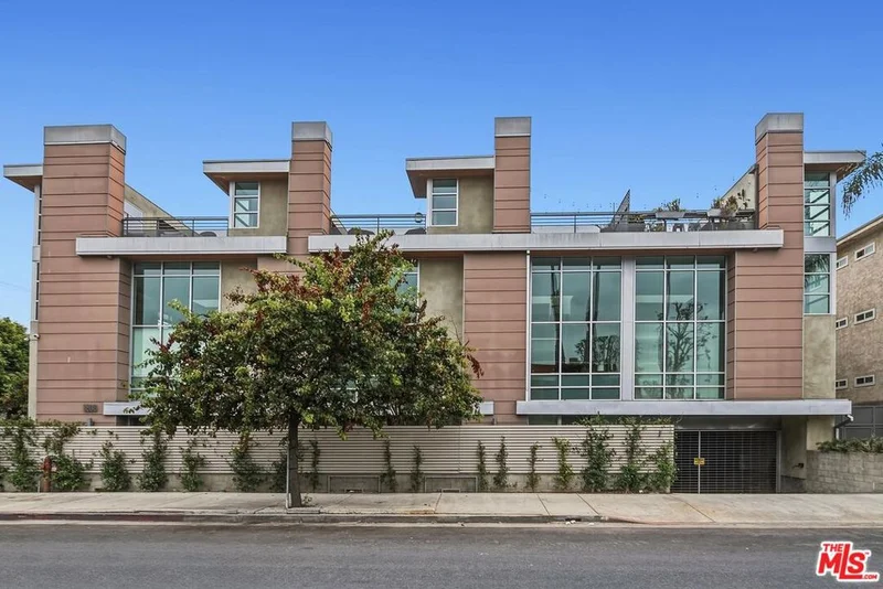 5806 Waring Avenue 14, Los Angeles, CA 90038