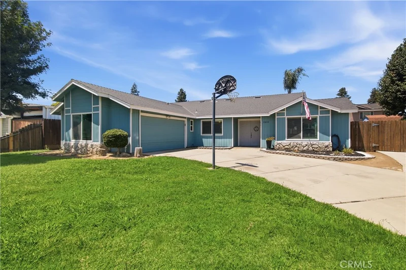 1604 Acacia Court