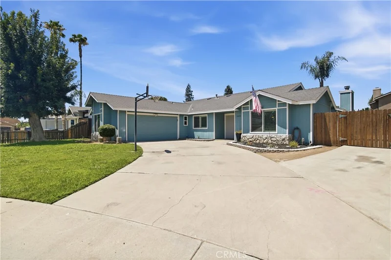 Photo 2 of 1604 Acacia Court