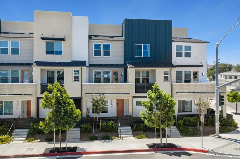 7611 University Ave. 103, La Mesa, CA 91942