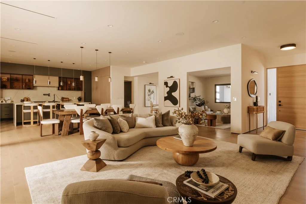 Interior 4