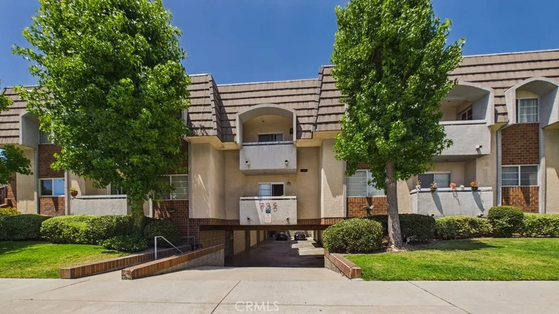 735 W California 102