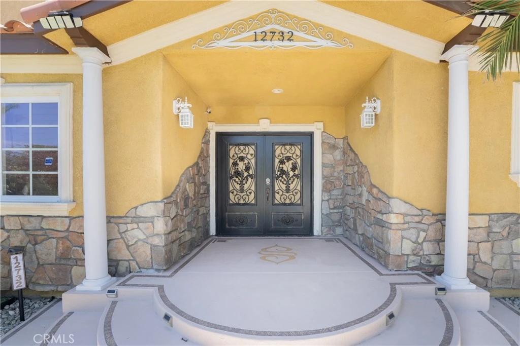 Interior 4