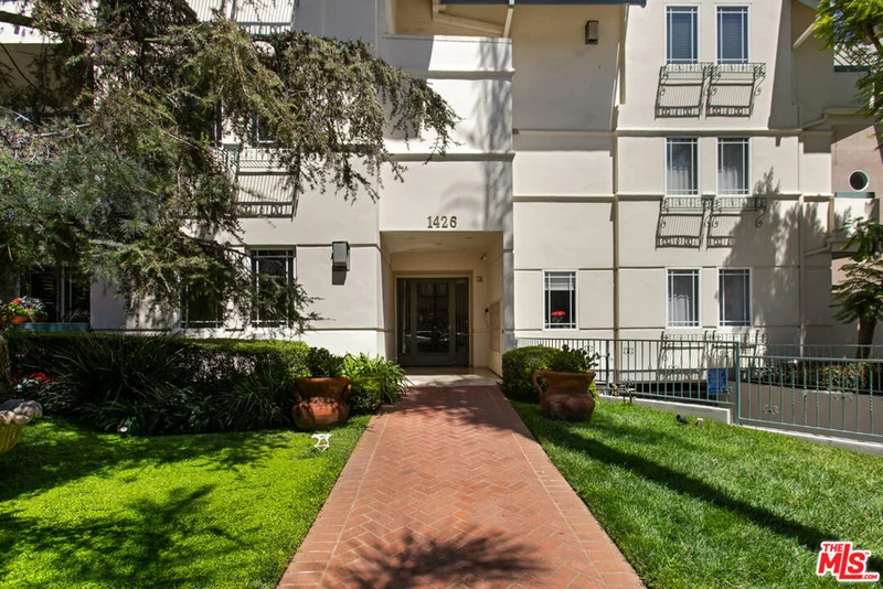 Photo 2 of 1426 N Laurel Avenue 110