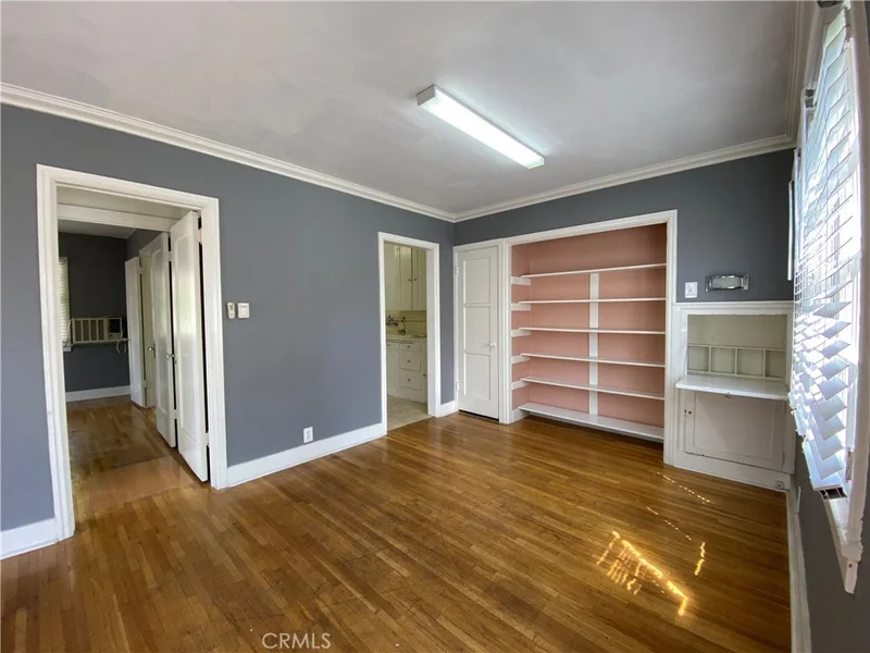 1714 Gillette Crescent B photo 2