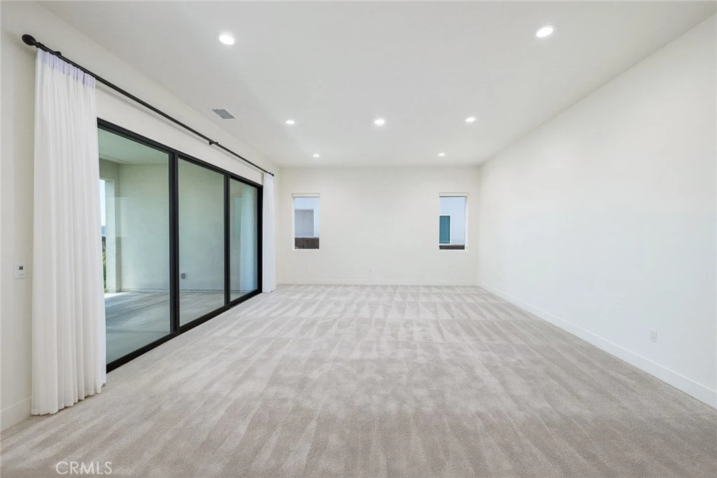 Interior 4