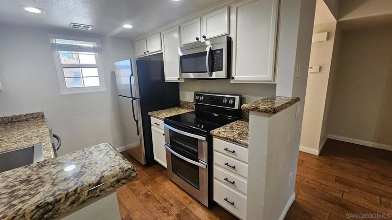 12091 Alta Carmel Ct 10 photo 2