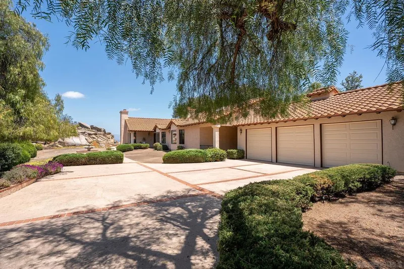9522 Sage Hill Way, Escondido, CA 92026