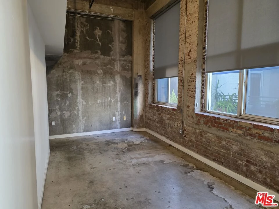 Interior 4