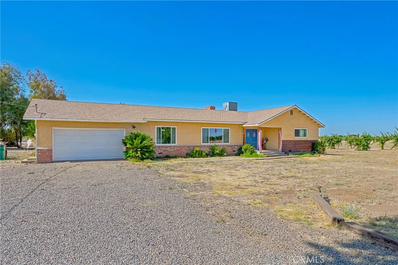 11215 E Childs Avenue, Le Grand, CA 95333
