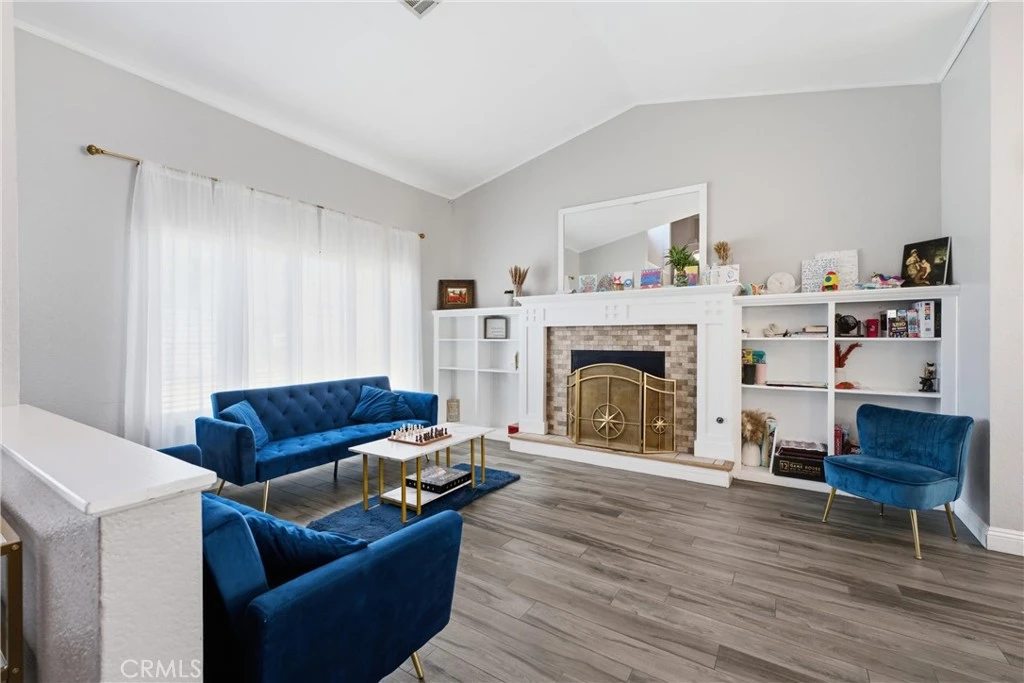 Interior 4