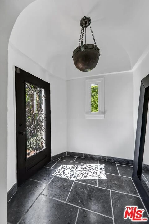 Interior 4