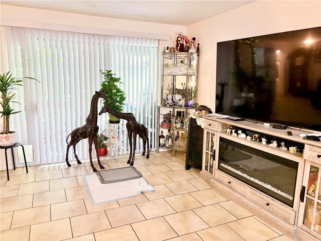 Interior 4