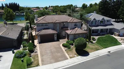5548 Cortina Ln