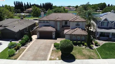 5548 Cortina Ln photo 2