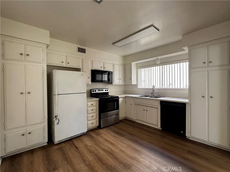 475 E Cypress 104