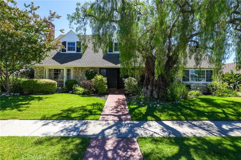11672 Foster Road, Rossmoor, CA 90720