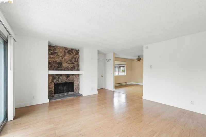 Photo 2 of 981 Cheryl Ann Cir
