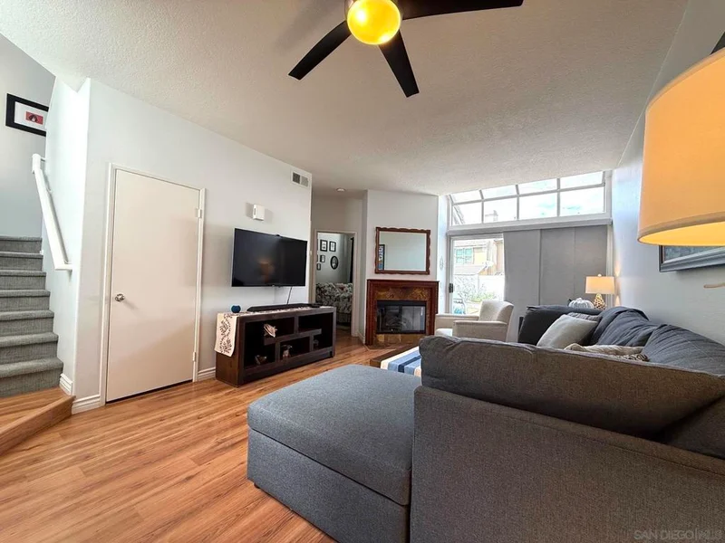 992 S Country Glen Way photo 2