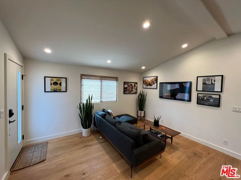 4251 S Centinela Avenue photo 2