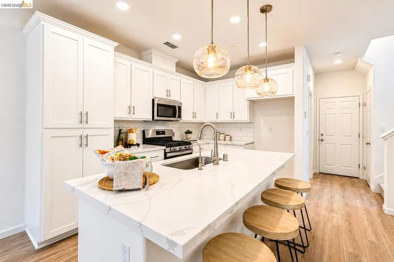 38 Fern Ln, Pittsburg, CA 94565