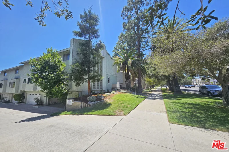 1454 E Orange Grove Boulevard 1 photo 2