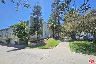 1454 E Orange Grove Boulevard 1 photo 2