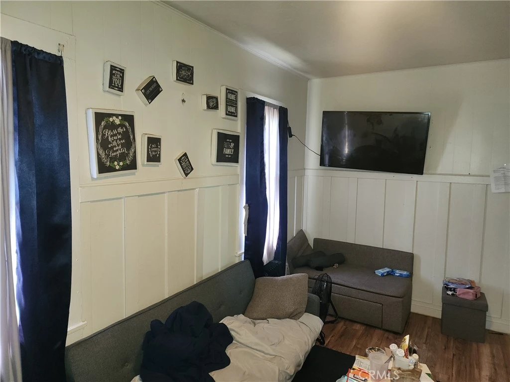 Interior 4