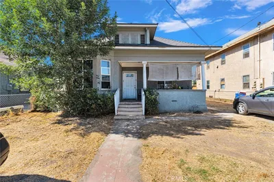 1076 W 5th St photo 2