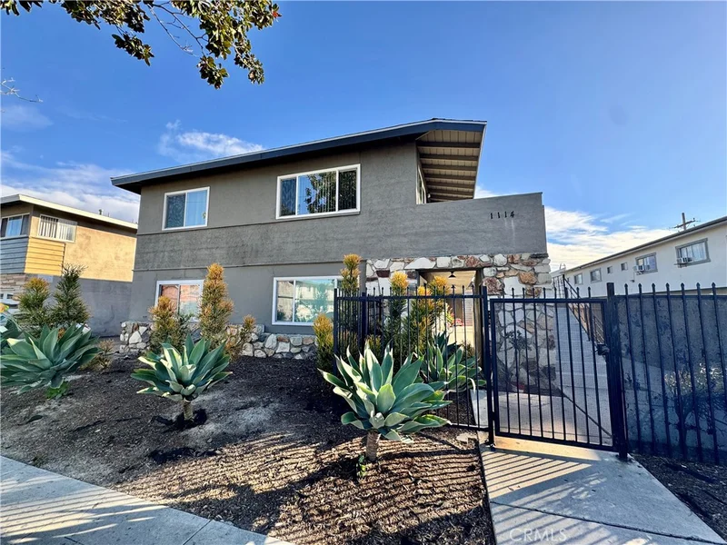 1114 N Mayfair D photo 2