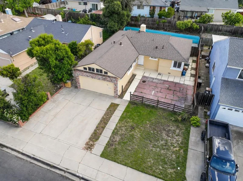 52 E Madill Street photo 2