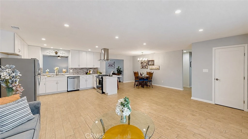 Interior 4
